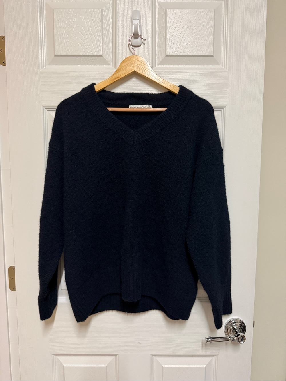 Abercrombie & Fitch Cozy Classic V Neck Women’s Sweater Navy
